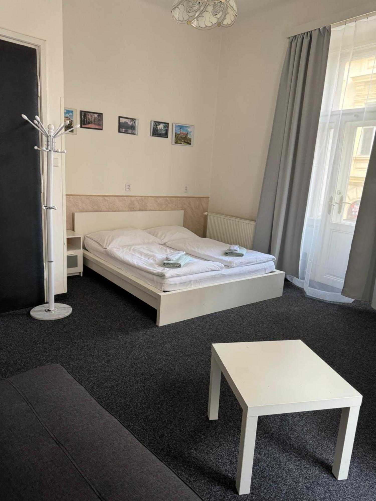 Welcome & Praguecentre Hostal *