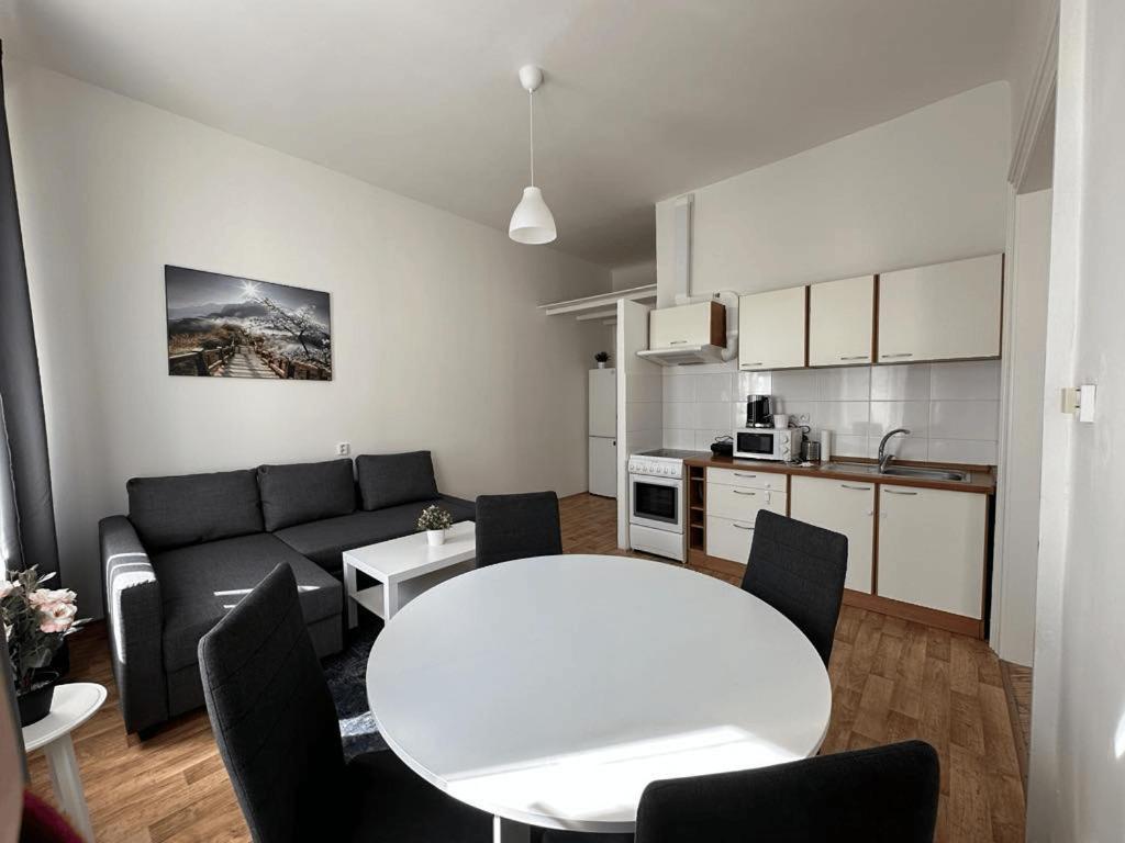 Welcome & Praguecentre Hostal *